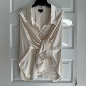 NWOT Lumiére Elegant Cream Women's blouse! M